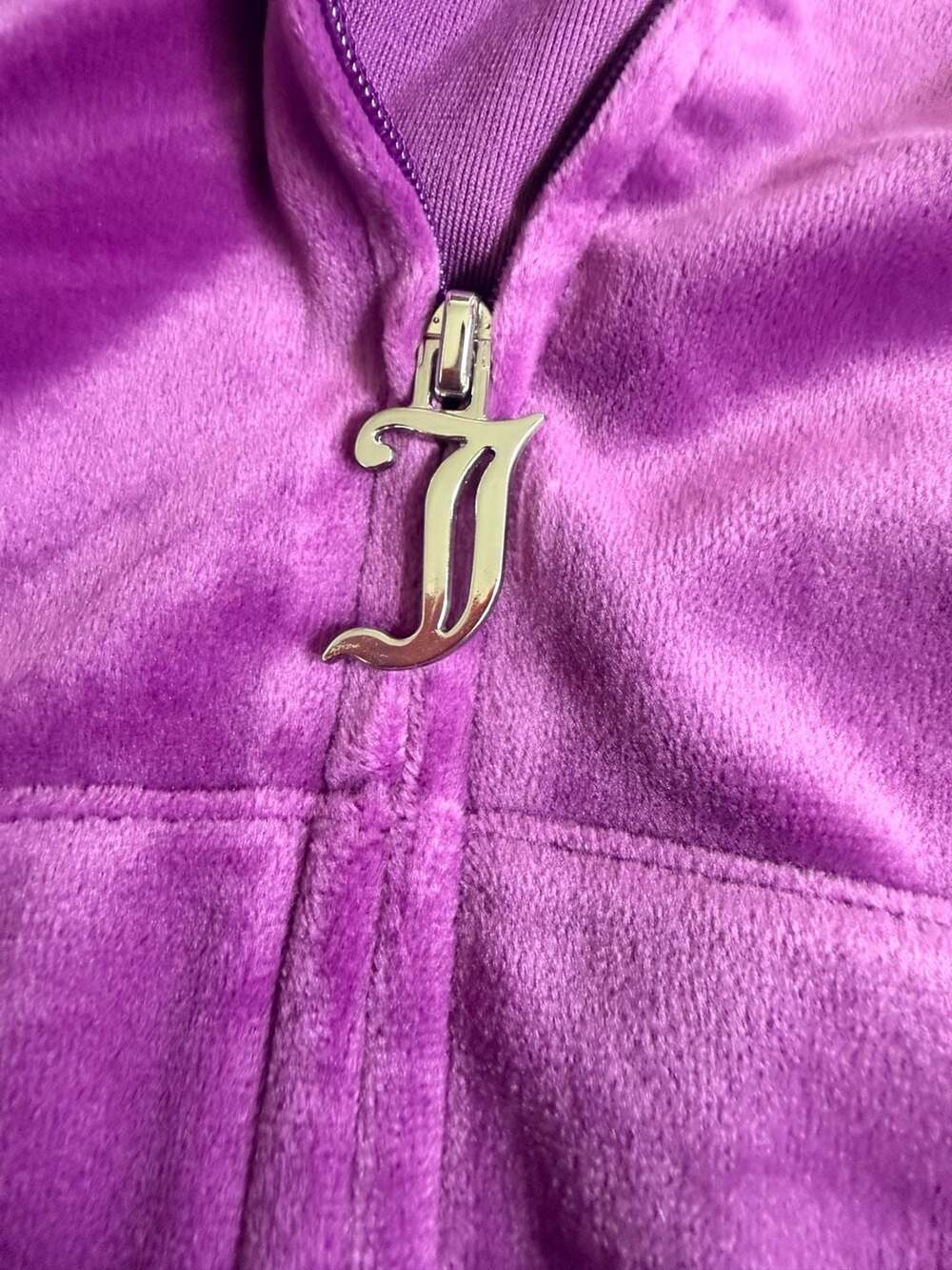 M Juicy Couture OG Big Bling Velour Track Set in Blackberry - Picture 9 of 9